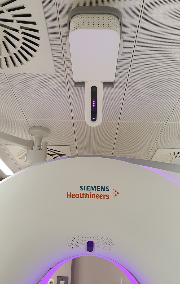 RetroWizzard's tweet photo. Been admitted to the hospital and getting a CT scan.
I couldn't help but notice the #XBox logo on the #Siemens CT machine.
Is that really a Kinect camera or did they give me the good stuff and I'm hallucinating?🤣
#Gaming #ComputerTomography https://t.co/SpuGPDaNBm