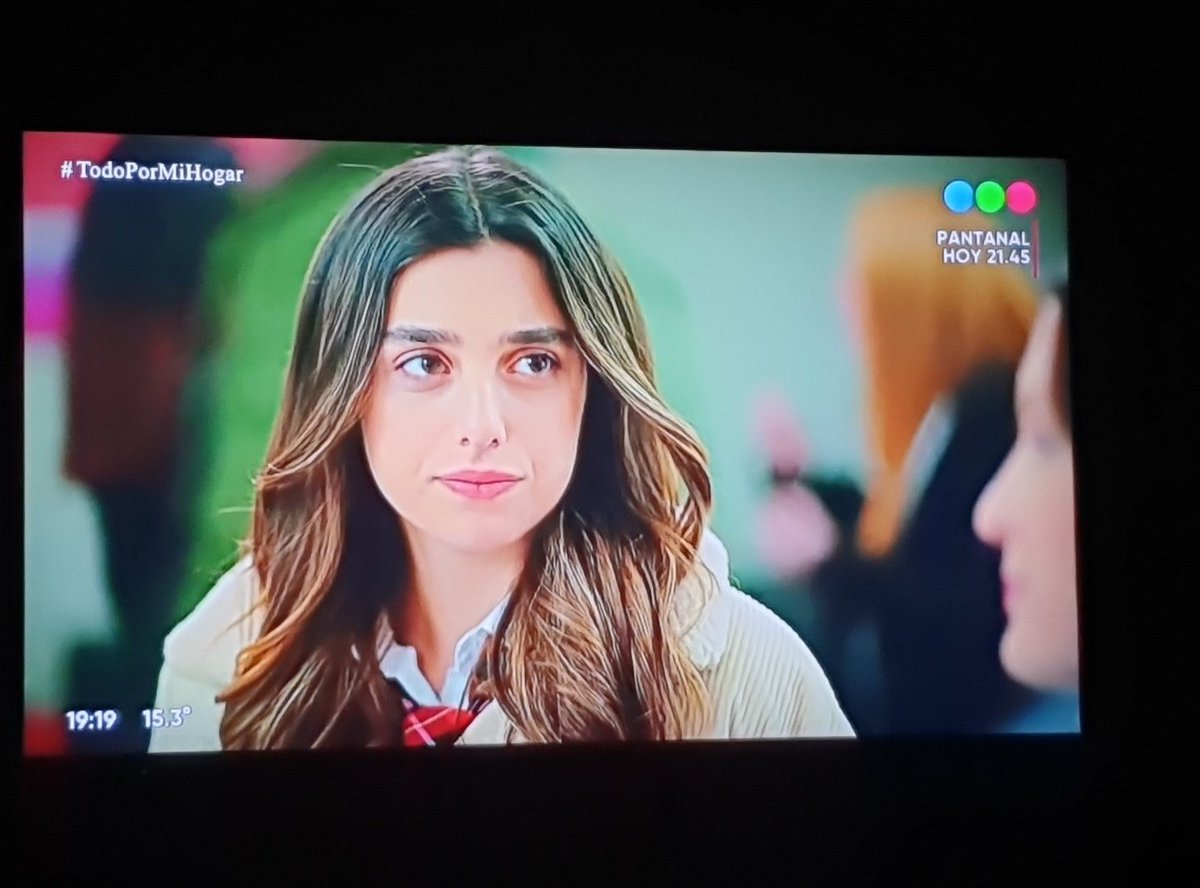 Luis12tucu's tweet image. Los chicos de edición de Telefe , parece que fueron con la peor de las onda... Por que hasta la fuente de las letras del hashtag cambiaron 😁😁🤣🤣🤣🤭  #TodoPorMiHogar  #DebateDelViernes @nachoRodriok @Mtelevisor @forofms @teleavisador