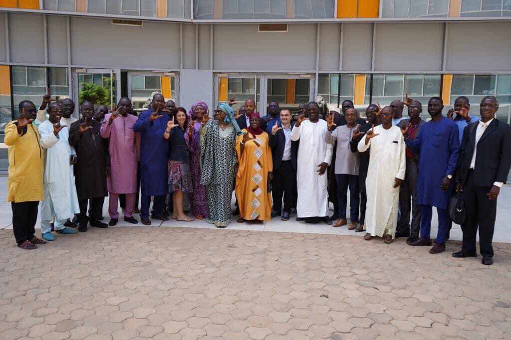 « Pleins feux sur l’éducation de base au #Senegal » 

Retrouvez #article  et #video pour plus de renseignements

Sur la page FaceBook du directeur exécutif de la #COSYDEPSENEGAL 

Cliquez sur ce lien aps.sn/leducation-doi…

youtube.com/watch?v=UxqqoB…