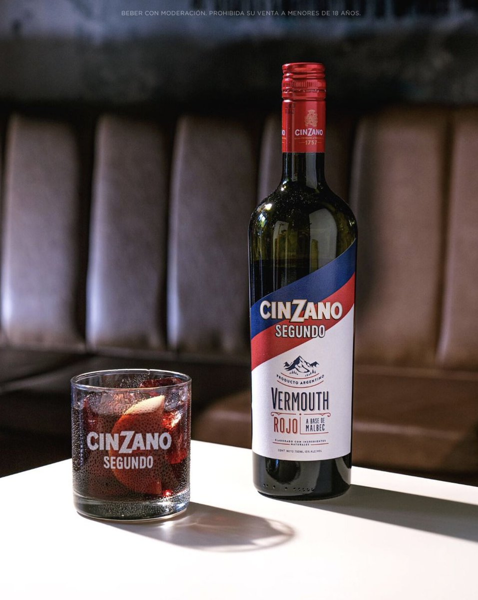 CinzanoArg's tweet photo. Hay un nuevo vermut. Hay #CinzanoSegundo a base de vino malbec mendocino y hierbas locales. 

¡No sabemos que estás esperando para probarlo!😉 https://t.co/Mqz5gzHNP4