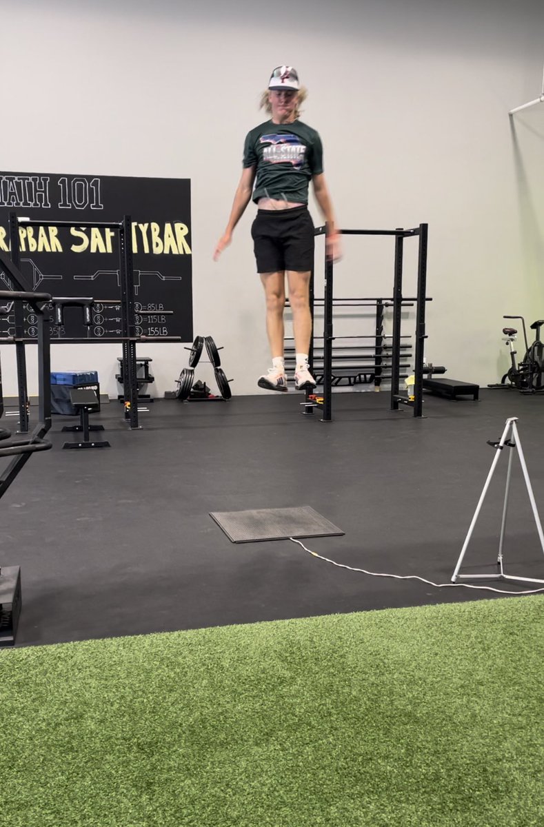 CooperRowell's tweet photo. 40.5 “ inch run up vertical https://t.co/ZzHaTZwOv0