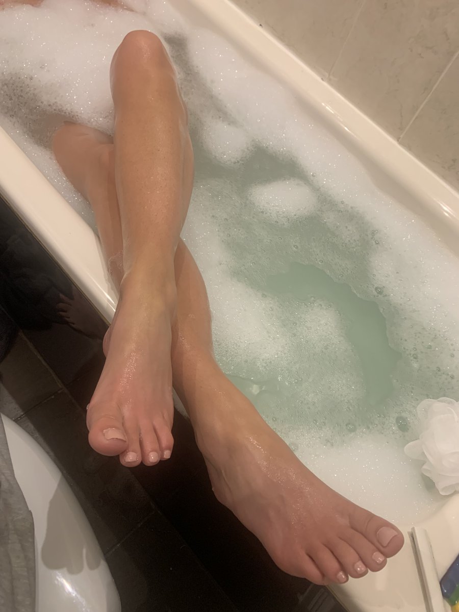 SBaciami's tweet photo. Enjoying bath time!
Subscribe to my Only Fans for more and you may get to see what is under the bubbles! 
https://t.co/sx4oKB5PvH

#toesday #feet #feetfinder #feetfethish #onlyfans  #onlyfansbabe #onlyfansgirl #beautiful #sexy #model https://t.co/VzSCgE3yte