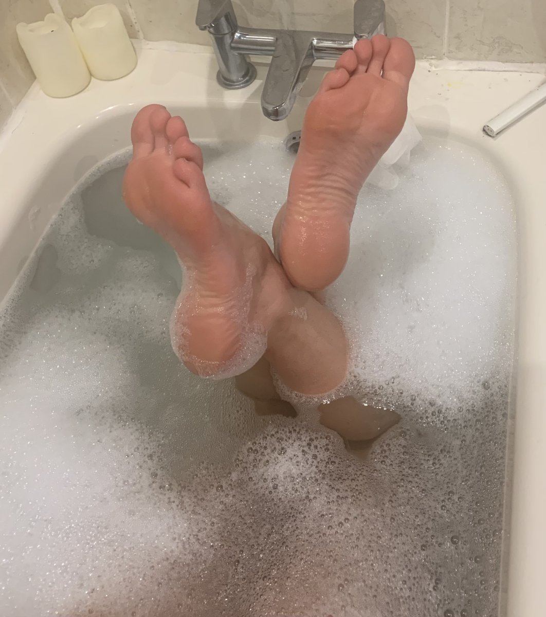 SBaciami's tweet photo. Enjoying bath time!
Subscribe to my Only Fans for more and you may get to see what is under the bubbles! 
https://t.co/sx4oKB5PvH

#toesday #feet #feetfinder #feetfethish #onlyfans  #onlyfansbabe #onlyfansgirl #beautiful #sexy #model https://t.co/VzSCgE3yte