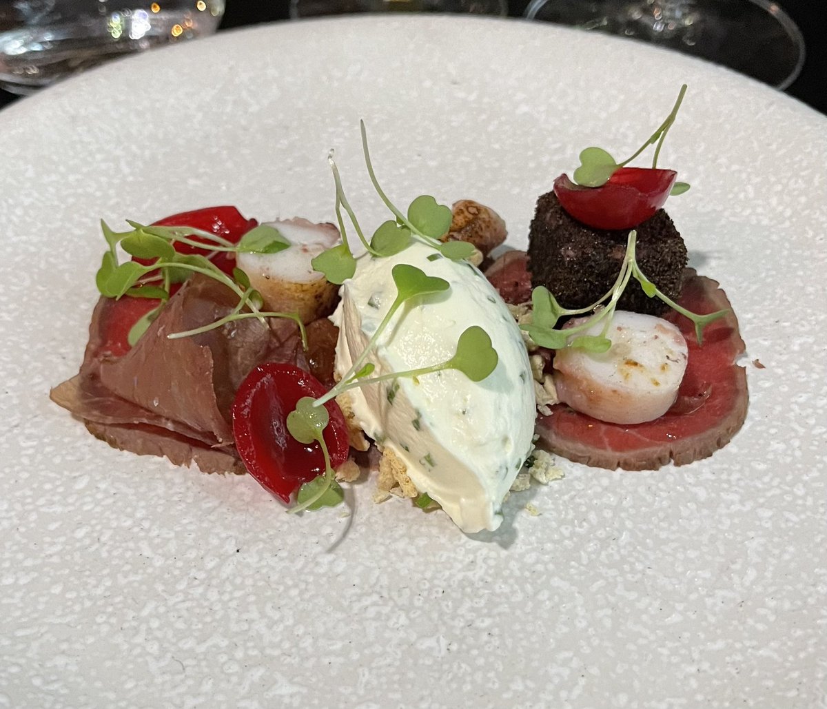Food_A4thought's tweet photo. Multiple plates of sheer deliciousness at Glynn Purnell’s in Birmingham.
Not a single dish disappointed in the slightest. Lots of superlatives abound this evening accompanied with exceptional service.
#Purnells #MichelinStar #Birmingham #ExceptionalFood https://t.co/D7ZCDI6qXC
