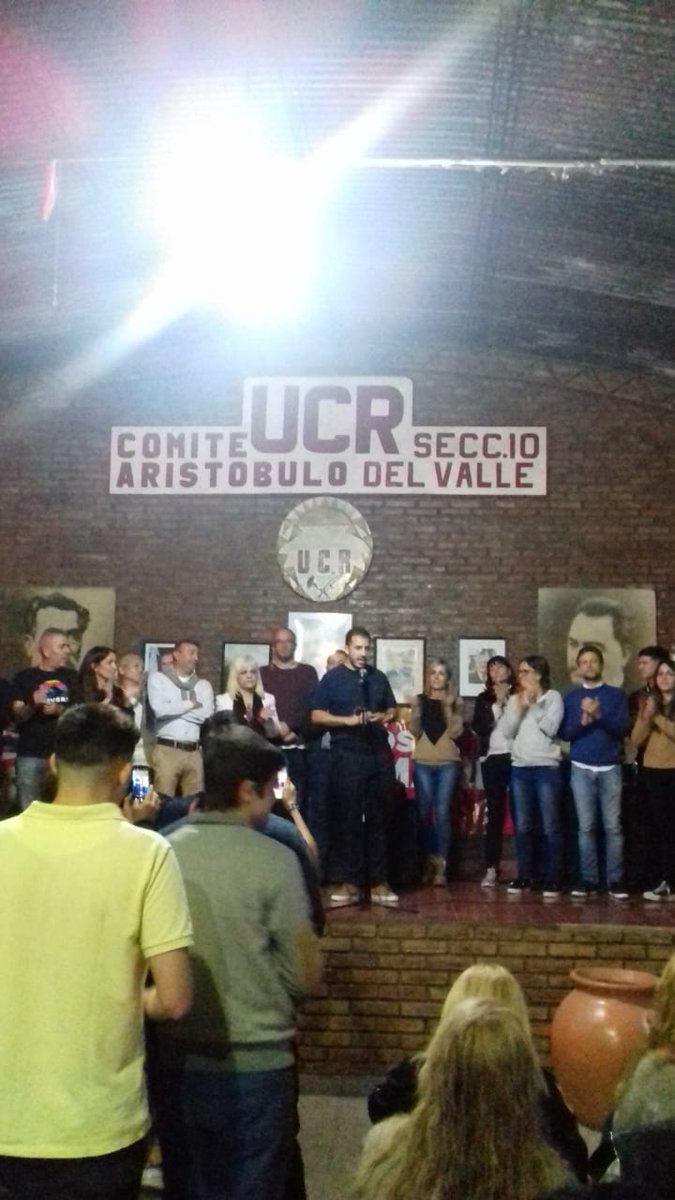 Presentes en comite de la secc. 10 acompañando a nuestros candidatos!!! <a href="/ArielaSzpanin/">Ariela Szpanin</a> <a href="/ComiteCapitalJR/">Comité Capital JR</a> <a href="/ErnestoPolynari/">Poly</a> <a href="/LucasBalian/">Lucas Balian</a>