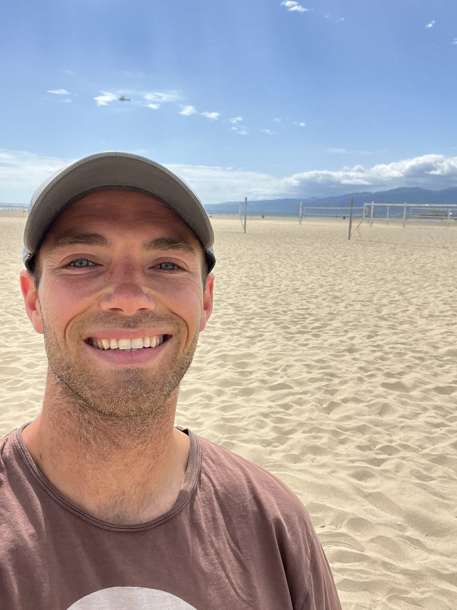 Rob_StThomas's tweet photo. The sun came out today! https://t.co/sJBtUdNP1c