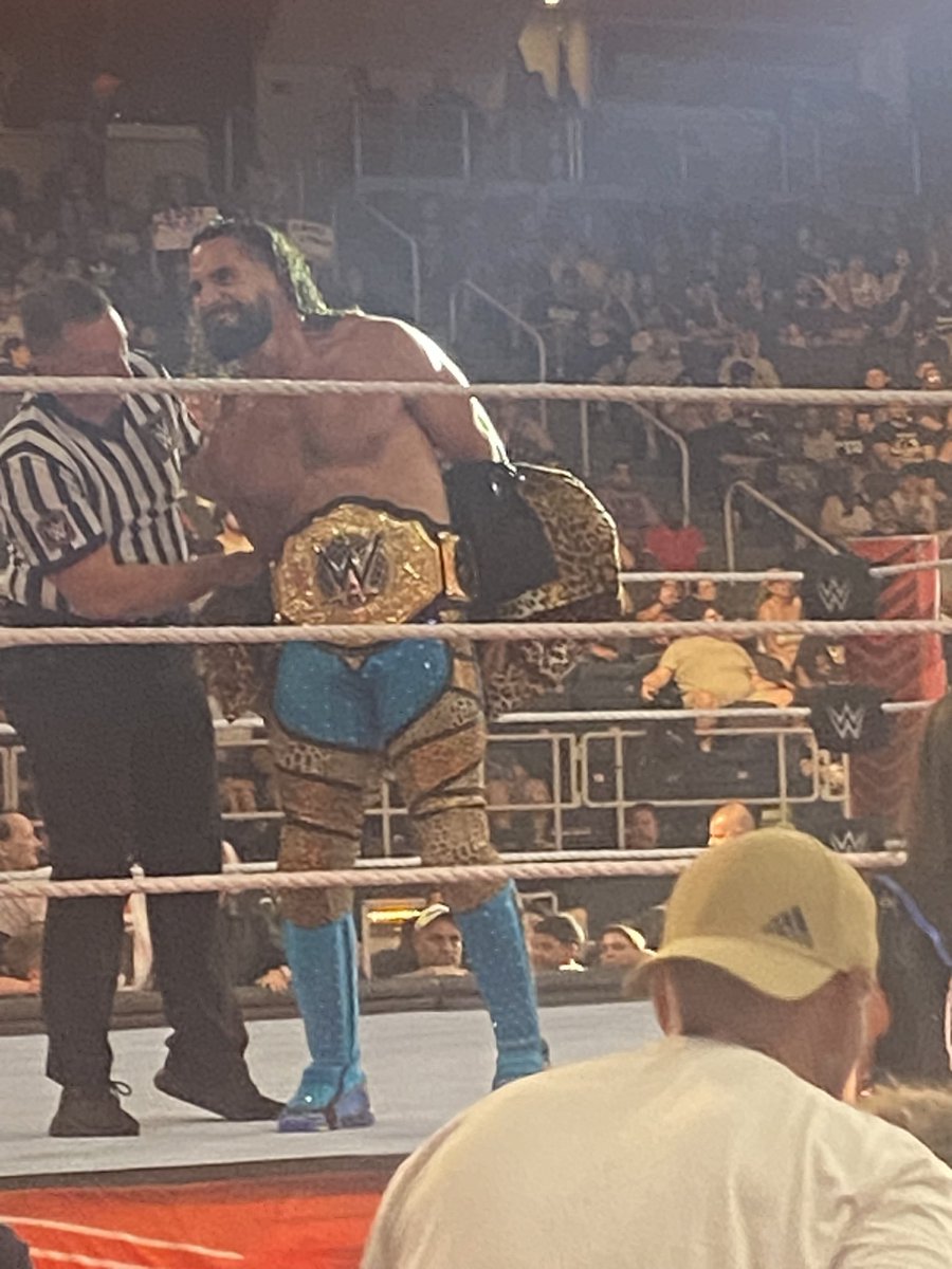 JDickson26's tweet photo. Another great show last night number 38..even better when you start the show off with my guy  @WWERollins @WWE https://t.co/DabJfdCBe6