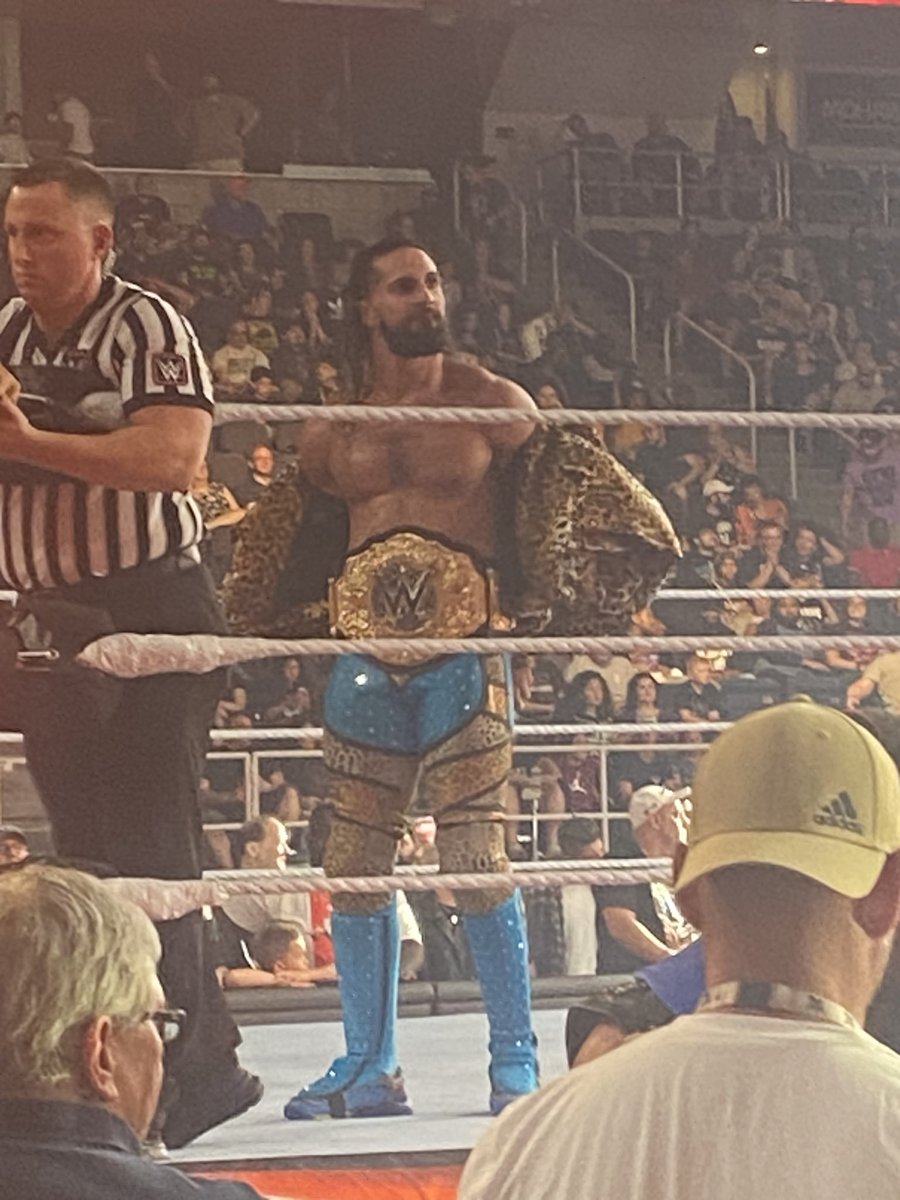 JDickson26's tweet photo. Another great show last night number 38..even better when you start the show off with my guy  @WWERollins @WWE https://t.co/DabJfdCBe6