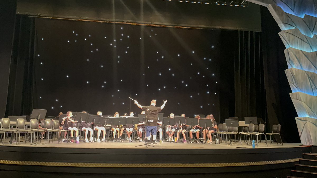 MadameMedeiros's tweet photo. So proud of our Bearcat band and choir today. Excellent feedback and praise from our adjudicators. Mr Landry rocks and was totally in his element today. πΆ #bandisback #musicrocks #wonderland https://t.co/dehbbeSzpz