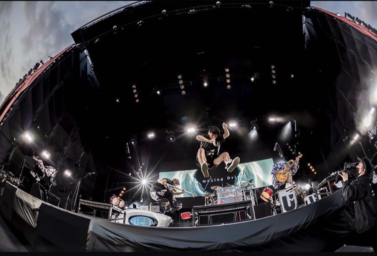 hiro77EN's tweet photo. 5/31
今日も今日とて Making it Drive ♪
5月も終わり🏃♂️
おはようございます☔️
#UVERworld
#MakingitDrive https://t.co/uMcAoCM8sm