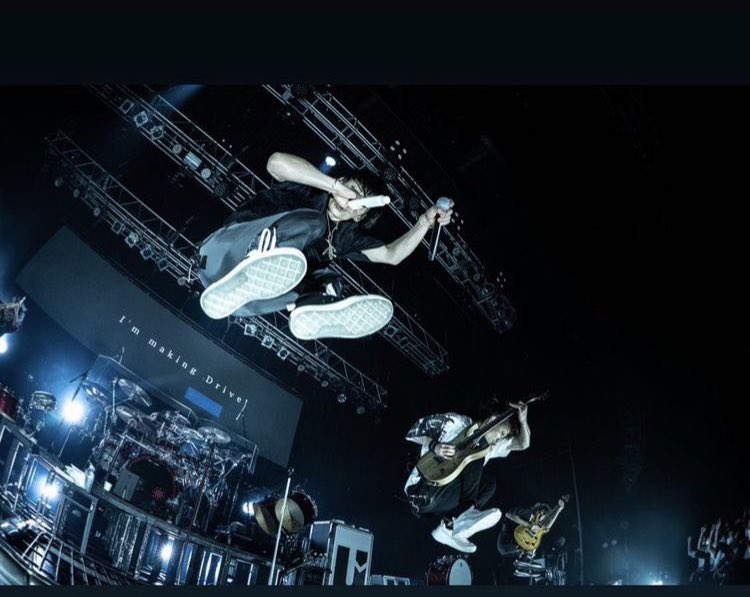 hiro77EN's tweet photo. 5/31
今日も今日とて Making it Drive ♪
5月も終わり🏃♂️
おはようございます☔️
#UVERworld
#MakingitDrive https://t.co/uMcAoCM8sm