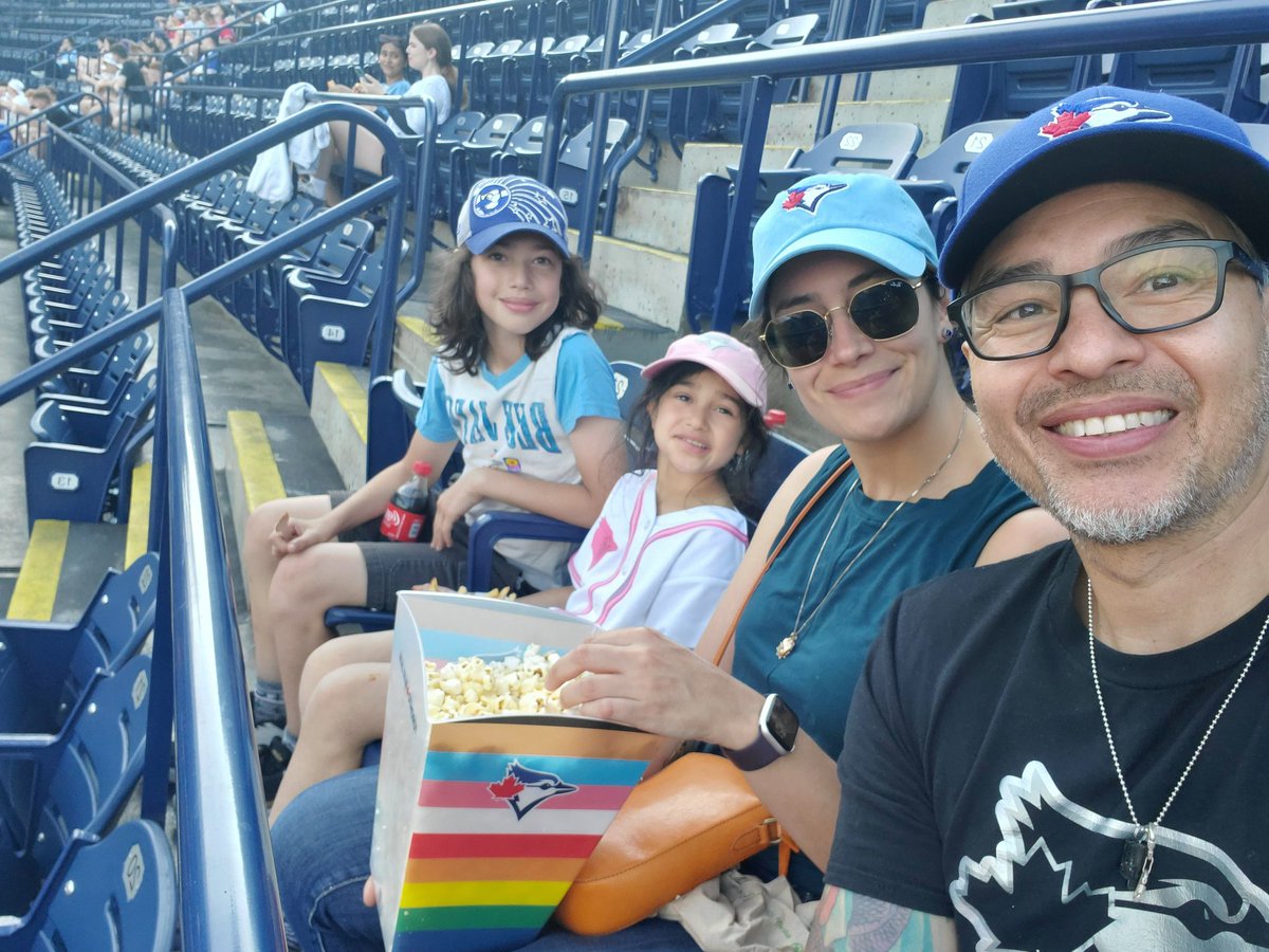 papa_ivel's tweet photo. First game of year

#BlueJays #NextLevel https://t.co/uDYVntgGHH