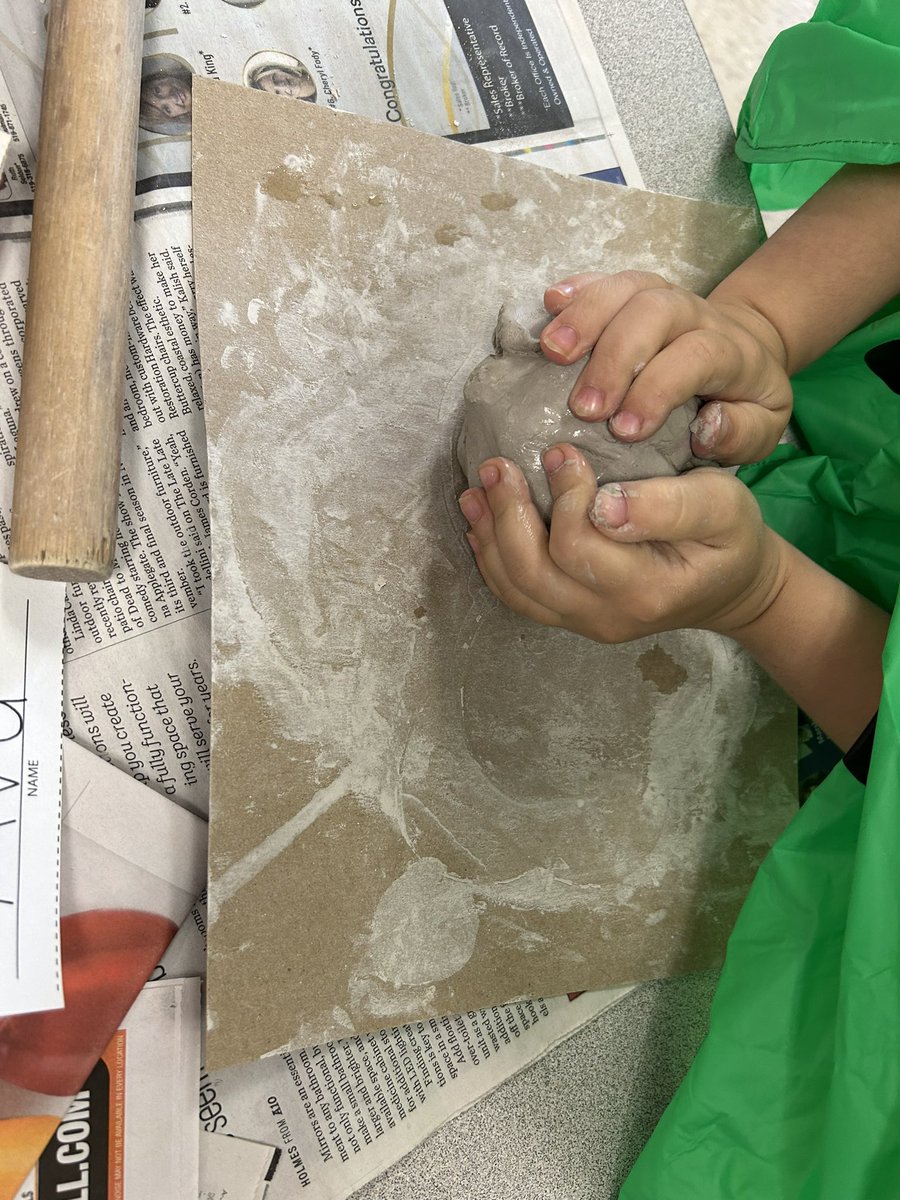 bsteer_'s tweet photo. CLAY DAY 🖌️
•
•
•
Thank you 2HandsClay and our parent volunteers @cedarhollowps #thehollow https://t.co/thYS30clTV