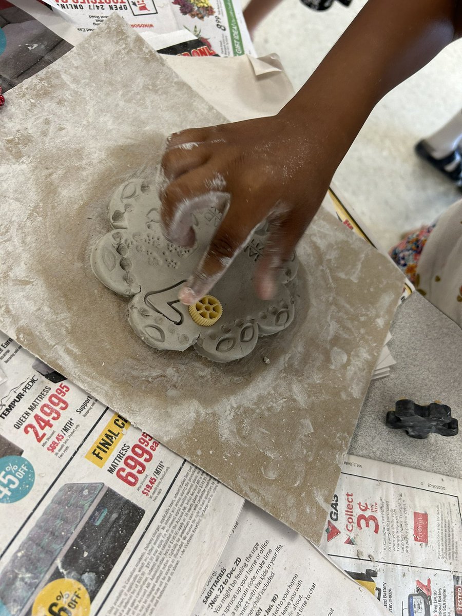 bsteer_'s tweet photo. CLAY DAY 🖌️
•
•
•
Thank you 2HandsClay and our parent volunteers @cedarhollowps #thehollow https://t.co/thYS30clTV