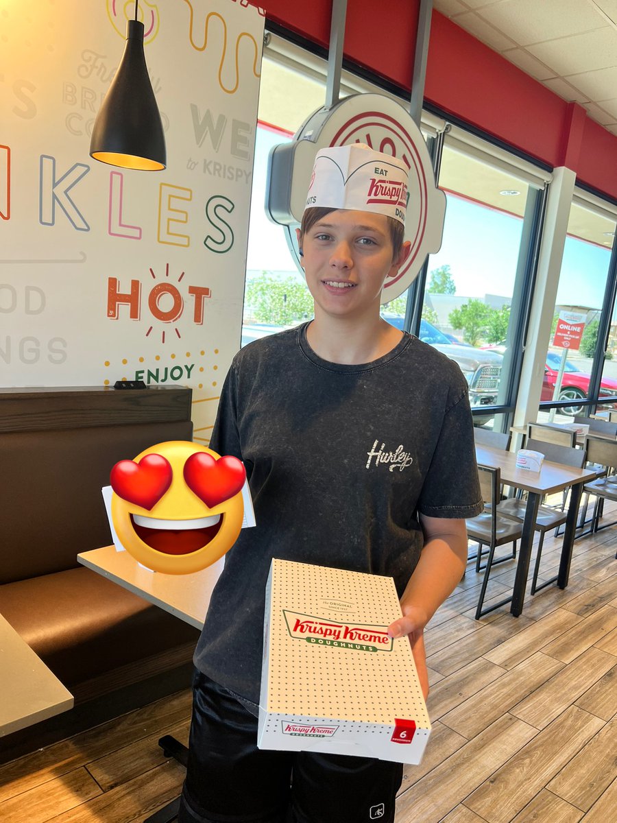 g0ldiebeth's tweet photo. @krispykreme thanks for making it super sweet for a perfect report card! #allAs #donutsforAs #perfectreportcard #offtohighschool https://t.co/nAYXqTTunr