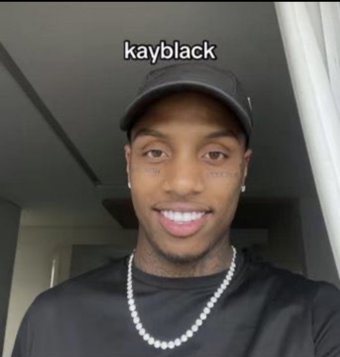 viick_x's tweet photo. Kayblack / kay no papo de tatuado https://t.co/Gb07Tbn9oB