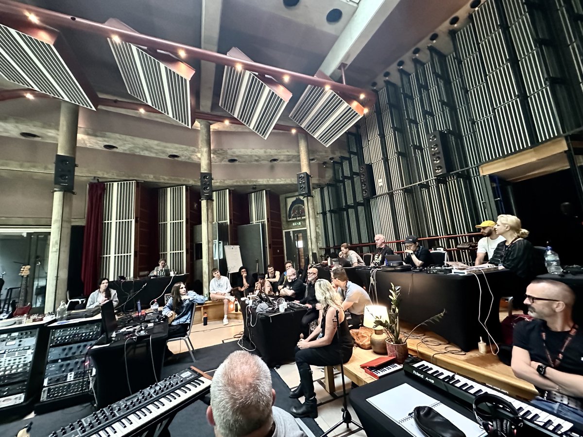 pcwilliams's tweet photo. Reflecting on an incredible, inspiring, creative weekend taking part in #ProducerCamp at @RealWorldStudio. Thank you to all the producers, engineers and musicians for sharing your talent, your patience and your kindness. #RealWorldStudios https://t.co/v3TutlmYpE