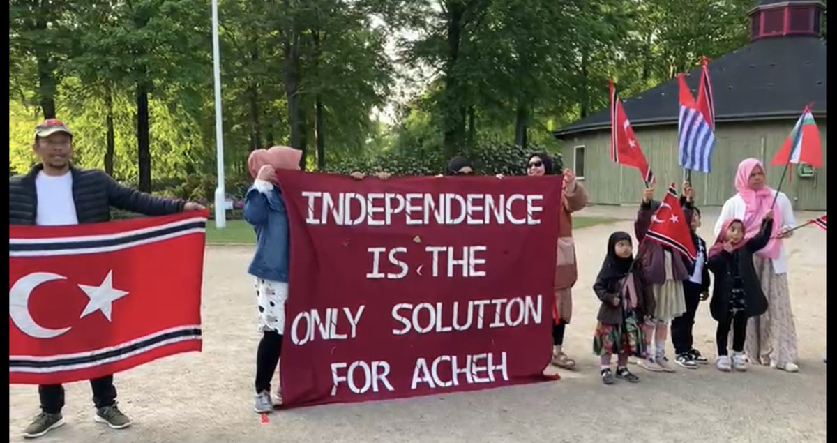 HanifMH13's tweet photo. @BennyHarmanID https://t.co/5prM3izKwO

Today, May 27, 2023, Aceh Diaspora, Aceh Sumatra Culture and ASNLF in Denmark demand the Indonesian government to stop exploiting the natural wealth of Aceh in Beutong Atueh. Return the results of natural wealth to the people of Aceh. https://t.co/BoHff60Sq5