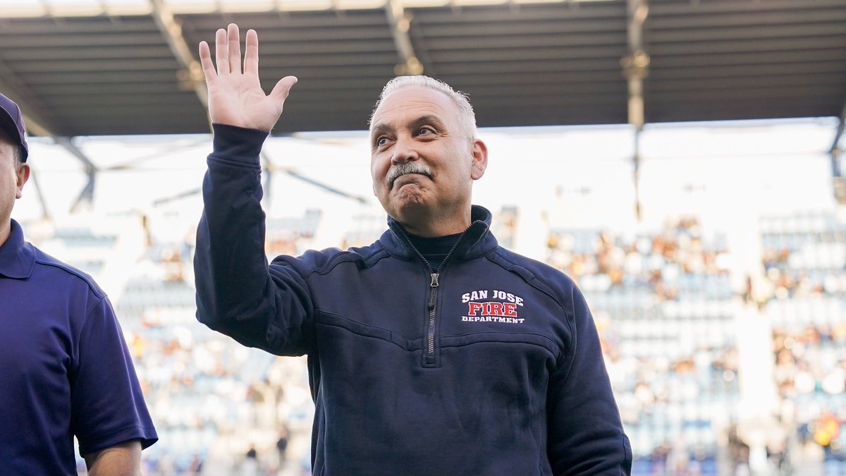 On Saturday evening, the San Jose Earthquakes held Local Hero Night. Fire Chief Robert Sapien, Jr. represented the #SJFD during a pregame ceremony on the field at PayPal Park.

Thanks for having us, <a href="/SJEarthquakes/">San Jose Earthquakes</a>!