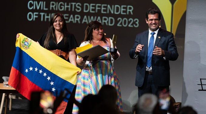 #TitularesMartes30Mayo
#AbreConVPN
#CombateLaCensura  
Foro Penal recibió en Suecia el premio “Defensor de Derechos Civiles de Año” 2023
monitoreamos.com/venezuela/foro…