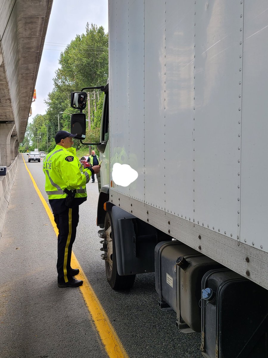 BurnabyRCMP's tweet photo. Over the past two days we were out conducting #CMVSafety inspections with our #LMDCVE partners in #Burnaby. Of the 48 π we inspected 30 were found to be unfit for the roadway and placed out of service with 43 tickets issued #RoadSafety #OOS https://t.co/OtPPI2y0aB