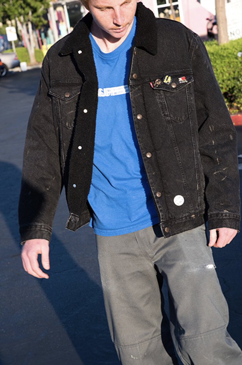 Supreme__Hustle's tweet photo. 10/04/2016
Supreme/Levi’s 

•The collection consists of a custom fit bleached Levi's Trucker Jacket with sherpa fleece lining and custom fit bleached 501 Jeans. Made exclusively for Supreme, the Trucker Jacket and 501 Jeans was offered in two colorways. https://t.co/dLjtF3RMTX