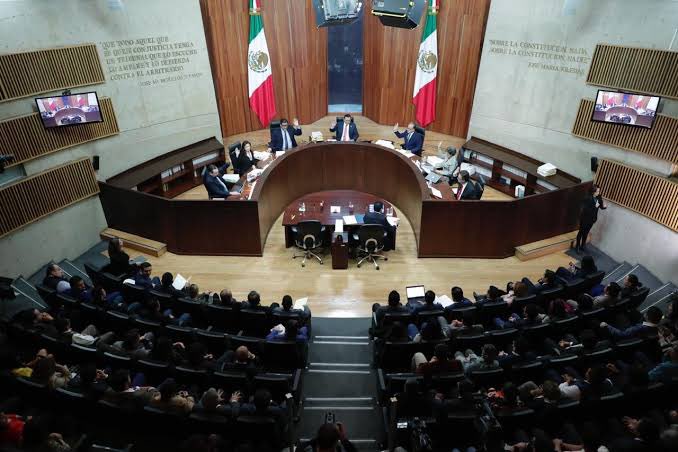 delatorremorin's tweet photo. #UltimaHora El  TEPJF falla por unanimidad para inscribir a la gobernadora @LaydaSansores  en el Registro Nacional de Personas Sancionadas en Materia de Violencia Política contra las Mujeres en Razón de Género tras denuncia de diputada federal.
Es la primera vez que se registraría en el Padrón Nacional a una gobernadora o gobernador. 
Si la mandataria no impugna la resolución ante Sala Superior, esta causará efecto al final de esta semana y quedará impedida de ocupar otros cargos de elección popular.