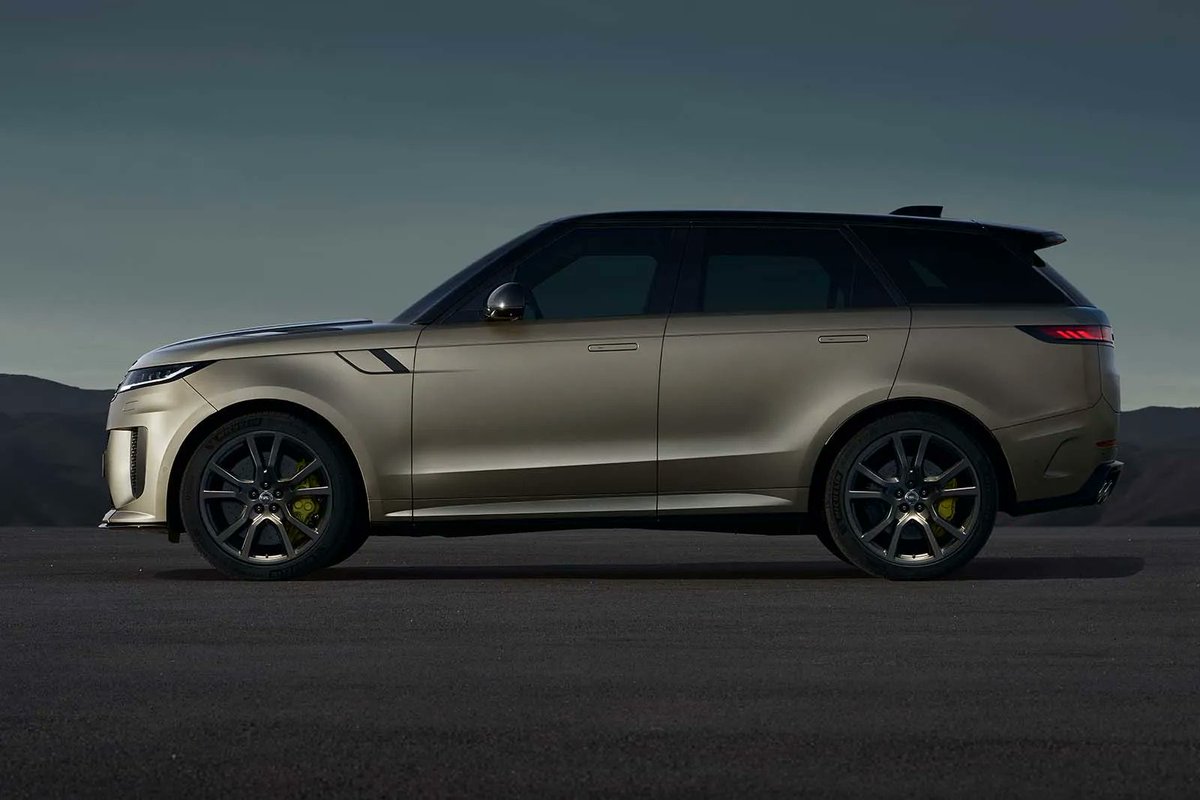 autocar's tweet photo. The new Range Rover Sport SV has just been unveiled as a 626bhp mild-hybrid super-SUV and is the most powerful production Range Rover ever https://t.co/xAqVmQ7noi https://t.co/Q6DNFQHBMR