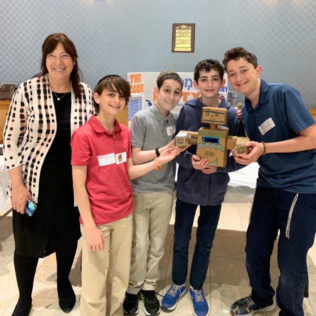 CIJETech's tweet photo. Middle school students from Moriah, Noam, RPRY &amp; SAR showcased their creations at the CIJE Bytes Fair last week! 🇮🇱 Students created experiences to teach about Israel's history using electrical components and gained an array of skills through the hands-on process. #CIJEinAction https://t.co/nUJf0cvEJv