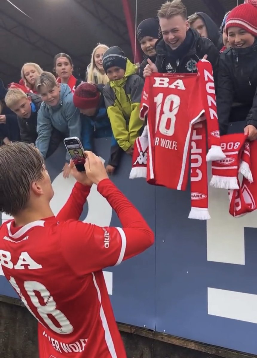 Brann ut av kontekst (@uak_skb) on Twitter photo 