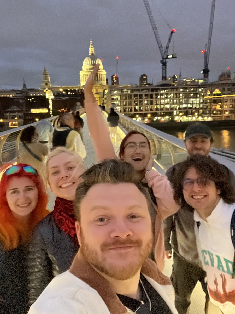 AlexNicetry1's tweet photo. We had fun seeing a show at the Shakespeare Globe tonight! https://t.co/PR69CHA00h