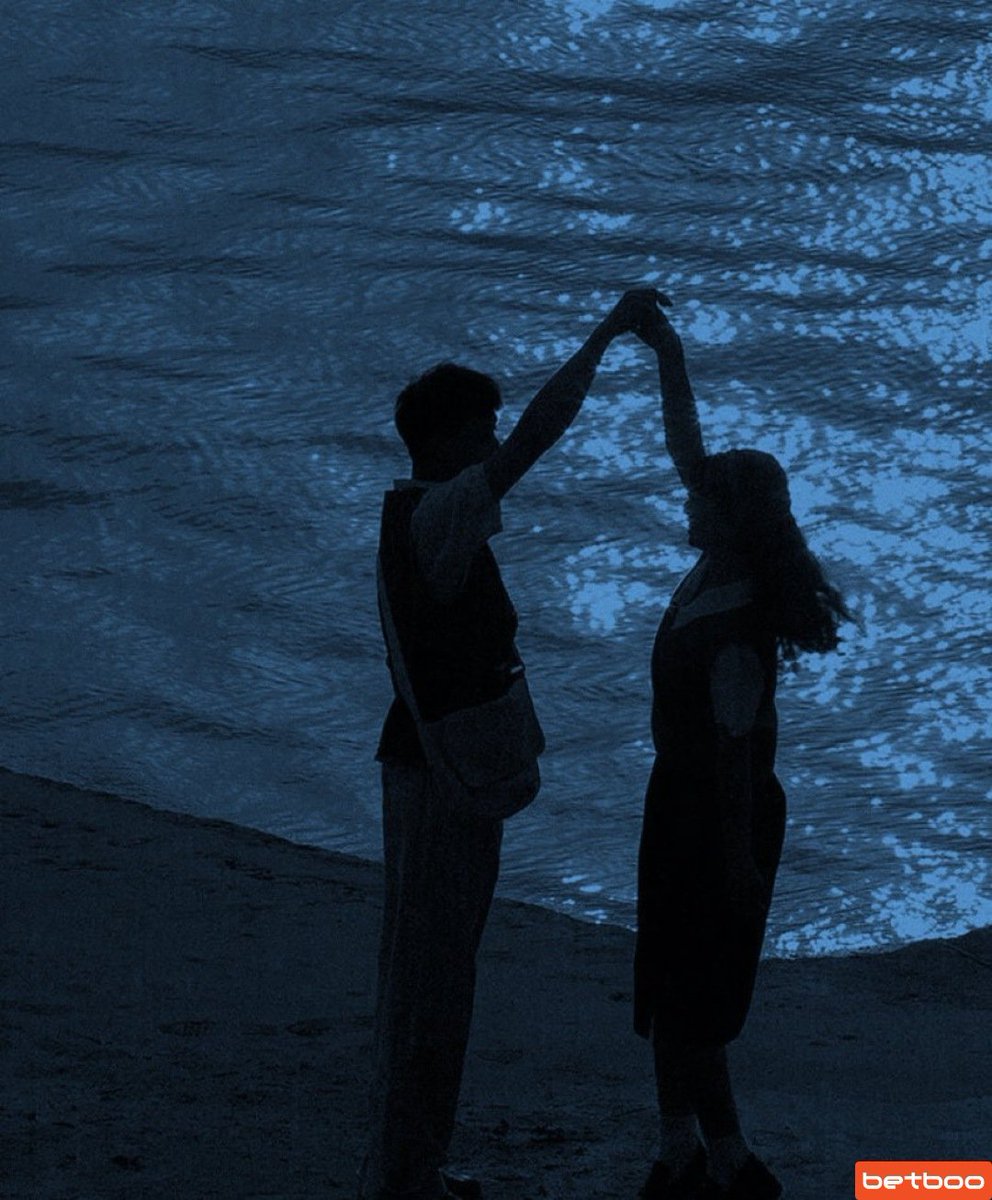 En el reflejo de la luna en el mar,
siempre estarás tú...

Y yo, condenado a recordarte.
