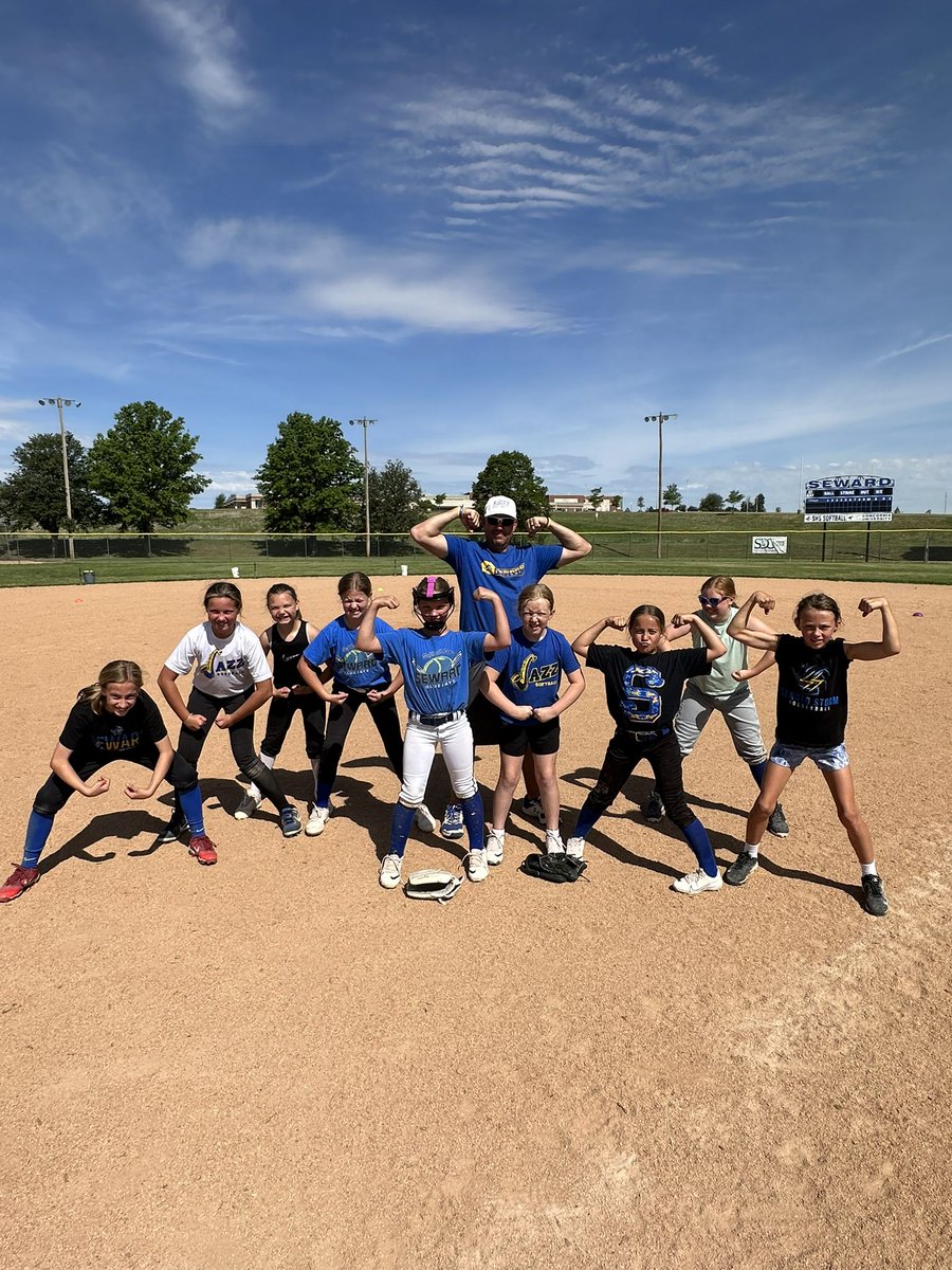 SewardSoftball's tweet photo. Day one in the books baby. Showed off our #speed &amp; #power today. Lots of dingers hit and a fun day on the diamond.  Rose was the quickest in our young guns group. Ali the speedster in the older crew. Too many homers w/ @BrockAnderson12 to talk about. @SewardBlueJays #muchlove https://t.co/iHSWmIsGAj