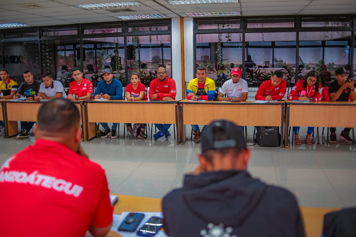 Vicepresidencia de Agitación, Propaganda y Comunicación de Anzoátegui desarrolló encuentro formativo PSUV-JPSUV tinyurl.com/2p9unbzs

<a href="/luismarcanos/">Luis Marcano</a> 
<a href="/PsuvAnz/">Psuv Anzoátegui</a>