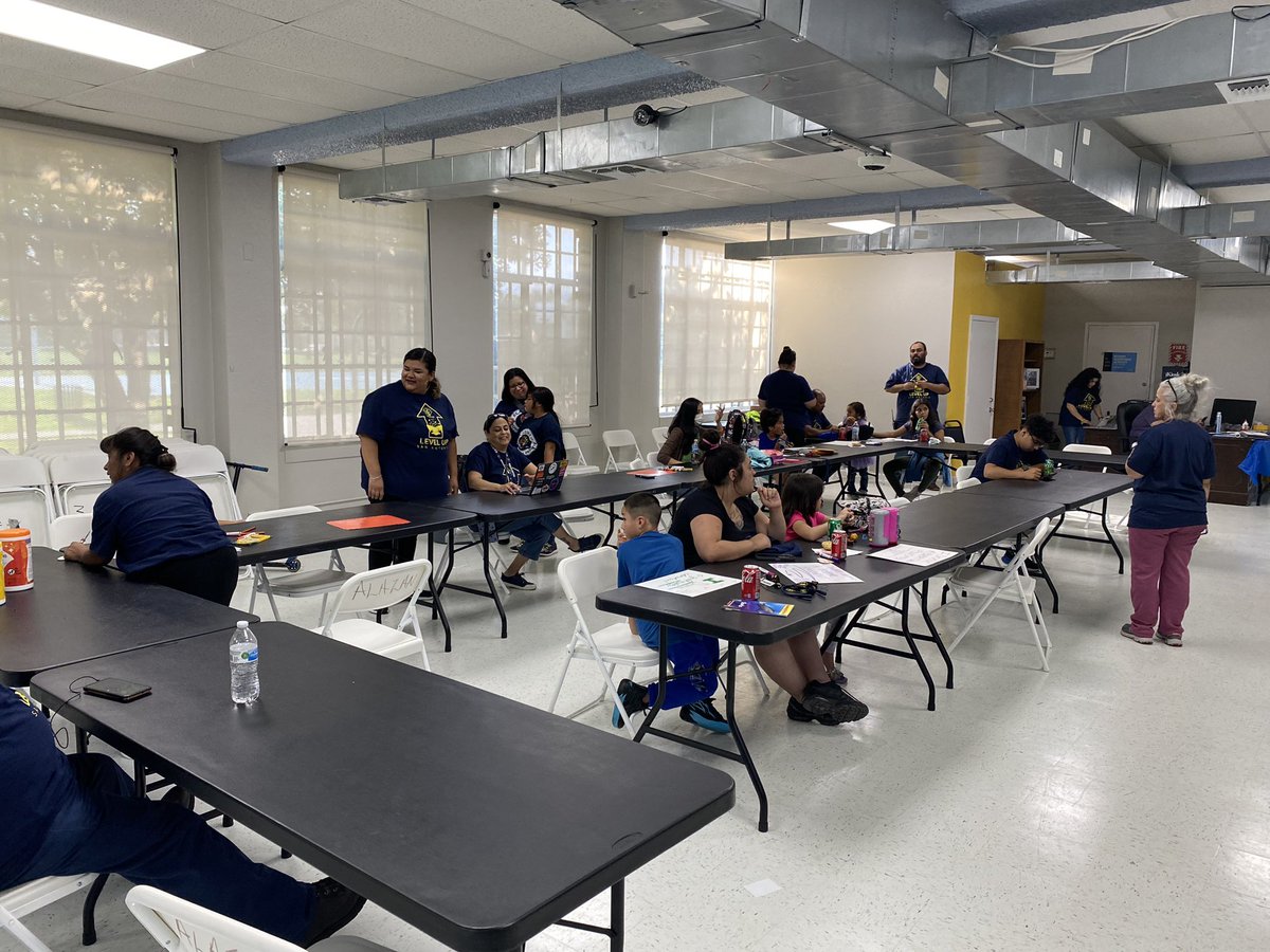 MattRoy_TV's tweet photo. #TONIGHT: @SA_MindshiftED is hosting a candlelight vigil for literacy as they say 82% of the 3rd graders are no reading on grade level at JT Brackenridge elementary in @SAISD https://t.co/zerLtWo5EY