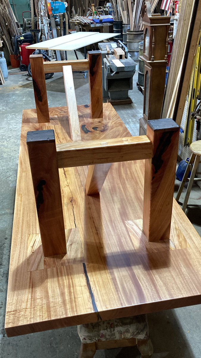 LeviDecker111's tweet image. Now I gotta flip her over and hit it from the top #woodworking #Cigarillo #MauiWoodworking 

Who wants a nice big #Table to entertain your #BlockchainHomies when they come to visit?