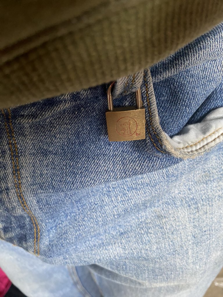 Her_Cucky's tweet photo. Men in chastity should be identifiable to others who would be interested. I’d like to start a trend for all men in chastity to follow. I’m suggesting that men wear a padlock on their belt loop if they are locked. #chastity #keyholder #cuckold #chastitylife #teamlocked https://t.co/ekCsSCaoes