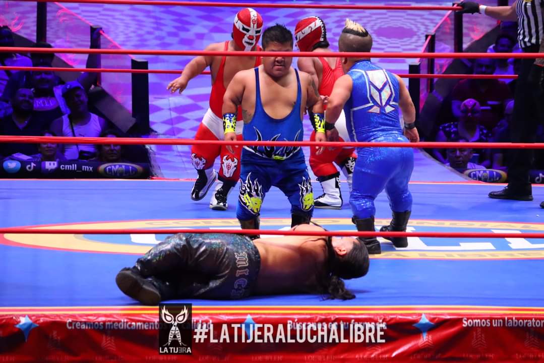 LaTijeraLucha's tweet photo. Gran arranque de función del #CMLL en los #MartesDeArenaMexico, donde el talento de los #MicroEstrellas se hizo presente para beneplácito de la afición, saliendo con la mano en alto #MicroGemeloDiabloI, #MicroGemeloDiabloII y #MicroSagrado... https://t.co/GXLmdWRTRz