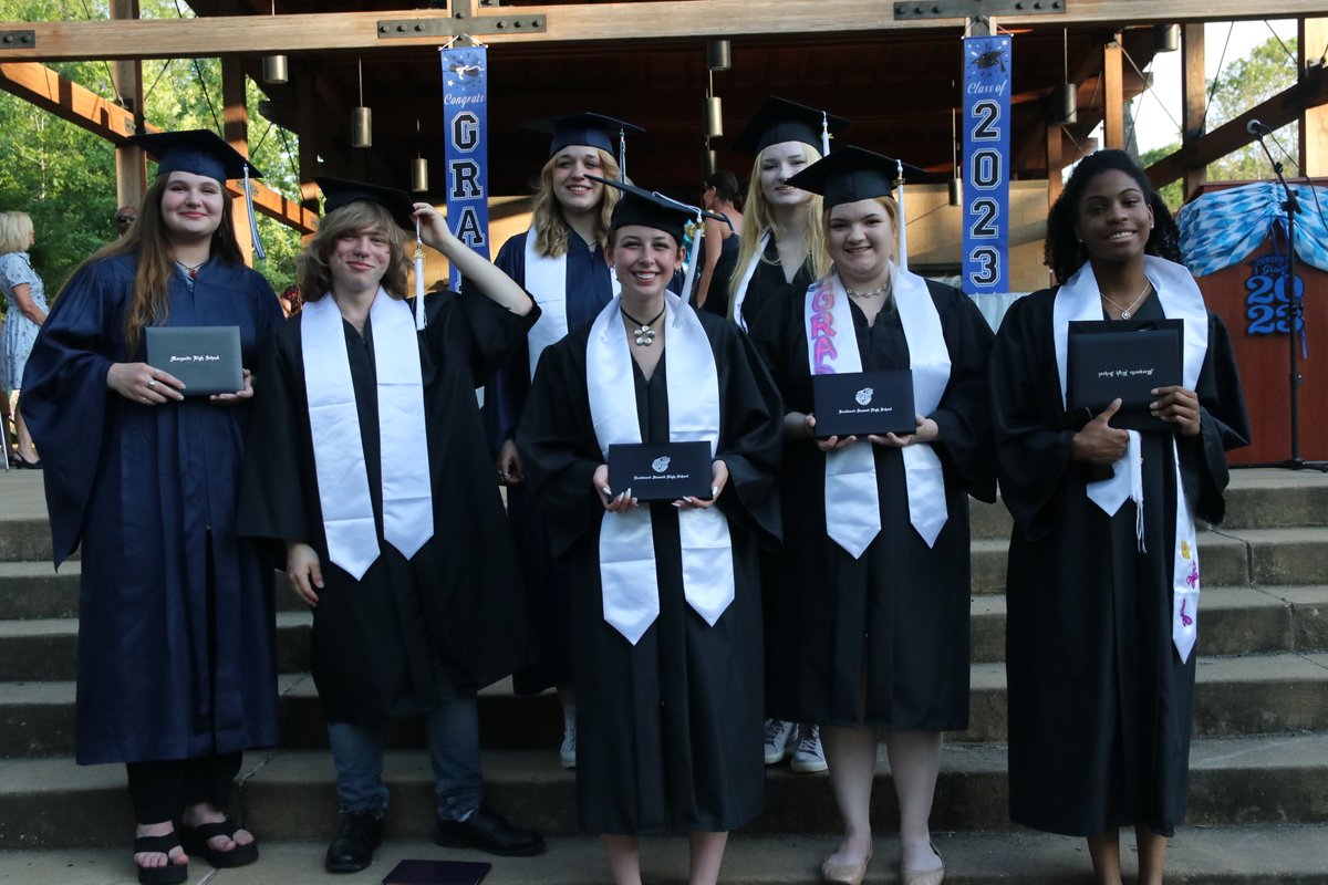 RockwoodSupt's tweet photo. Very proud of these graduates in the inaugural class of the @PathwaysWC - a great way to kick off graduation week in Rockwood! #SafeFocusedFun #Classof2023 https://t.co/yS4ox71mgi
