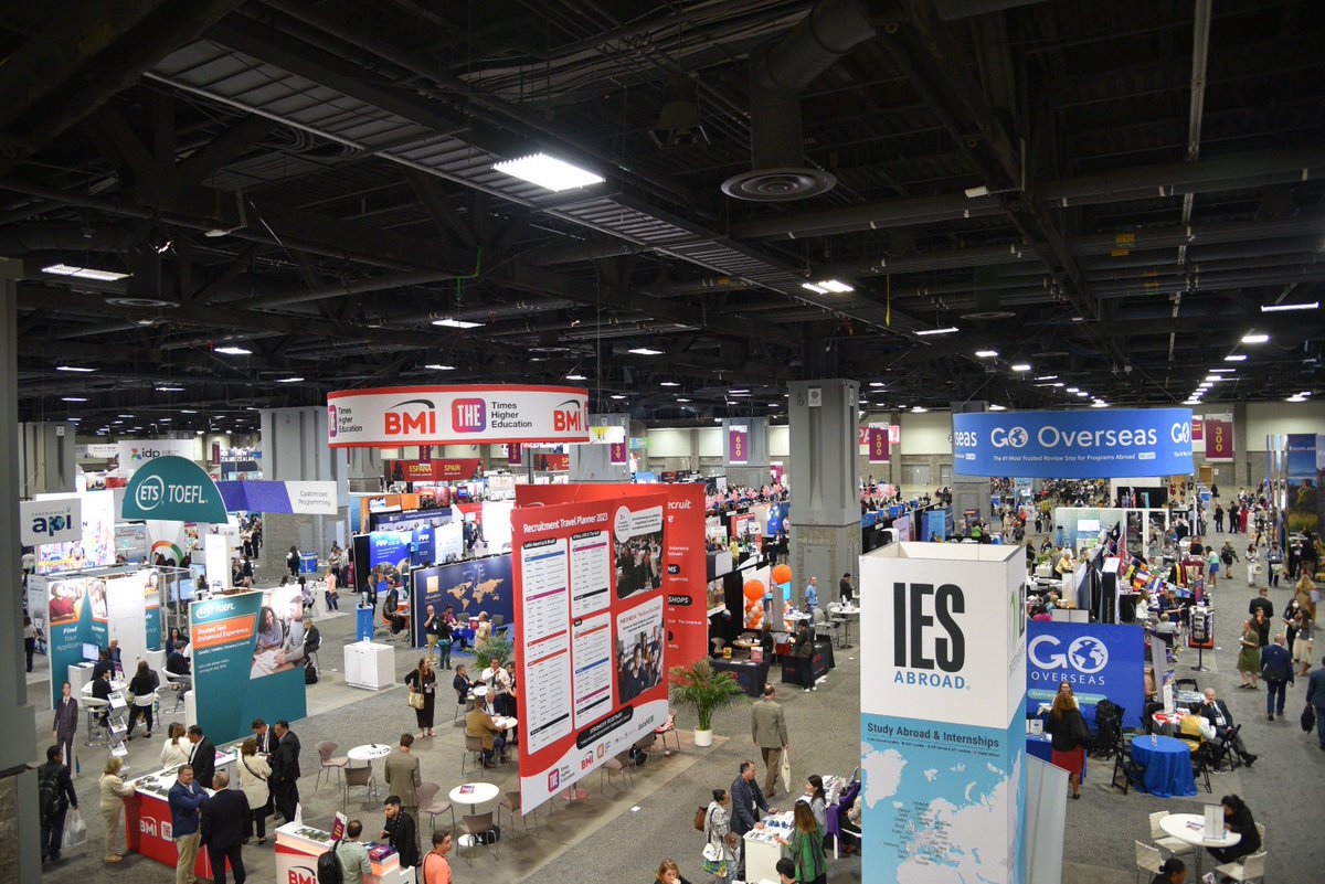 JorArguello's tweet image. @NAFSA es la mayor asociación del mundo 🌎 dedicada a la educación y el intercambio internacional. 

Todos los años realiza una Feria Internacional donde Universidades de todo el mundo viajan a los EEUU🇺🇸 para participar de ella. 

Este año la sede es Washington DC.
(Hilo 🧵👇)