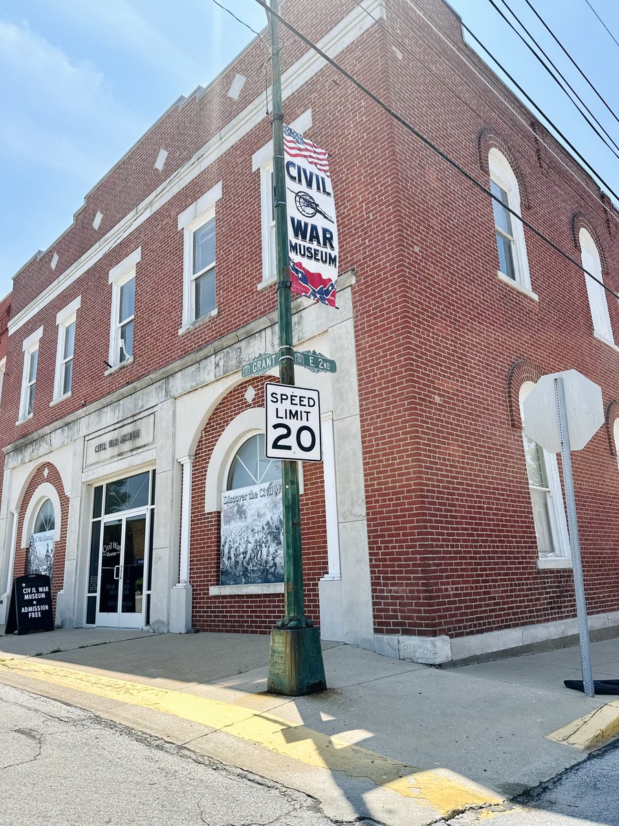 Dearest Followers: 

During your travels, do you also pay attention to street names? My travels took me to #Carthage #MO where I spend 2 hours chatting with the Curator of its CW Museum. 

I asked him about this downtown street  named after Ulysses Grant?