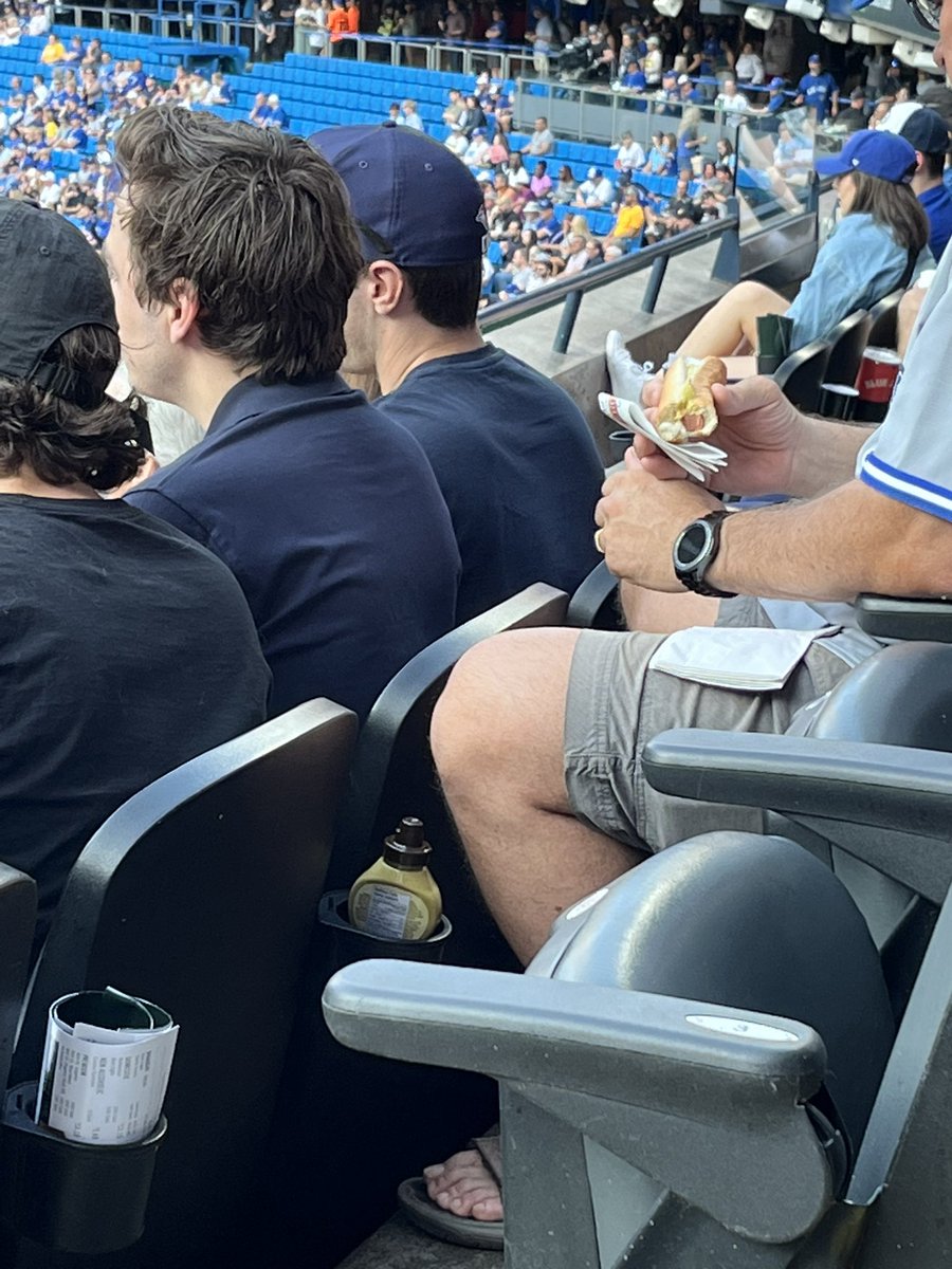 tinypeytz's tweet photo. This man brought his own mustard to the game🙏 legend https://t.co/VGkLzgtGQQ