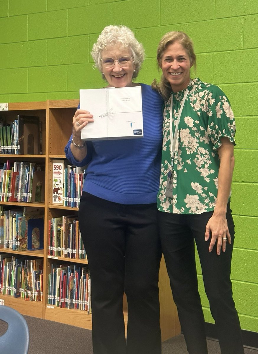 Mrsfabiola_Rm's tweet photo. Two ladies that I will always remember and will be eternally grateful to! I learned a lot working with them! 
Gracias por sus palabras y por estar alli hoy! @PollyGlotPress  DLI teacher te extrañamos!
@jessicacgarner 
#UCPSDLI https://t.co/4OaDbt5efp