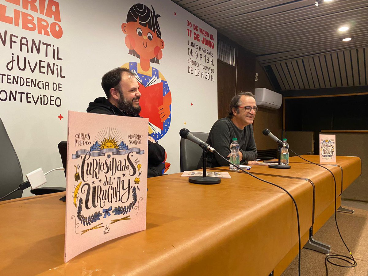 penguinlibrosuy's tweet photo. Imágenes de la presentación de Curiosidades del Uruguay de @cpacheco81 en la Feria del Libro Infantil y Juvenil en @montevideoIM. https://t.co/2OfFe7fsWS