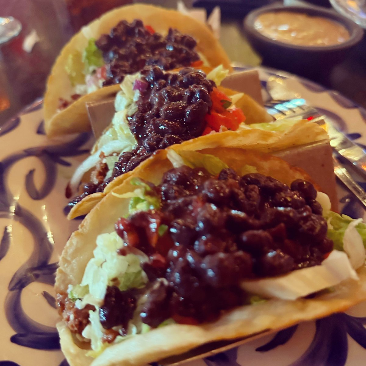NigeYC's tweet photo. My first ever USA vacation being a non-meat eater and I didn’t struggle at all! Especially with amazing places who serve incredible @beyondmeat tacos…INSANELY good 😭❤️🙌 #Plantbaseddiet #plantbasedfood #nomeatnoproblem https://t.co/W7LzyX0bXo