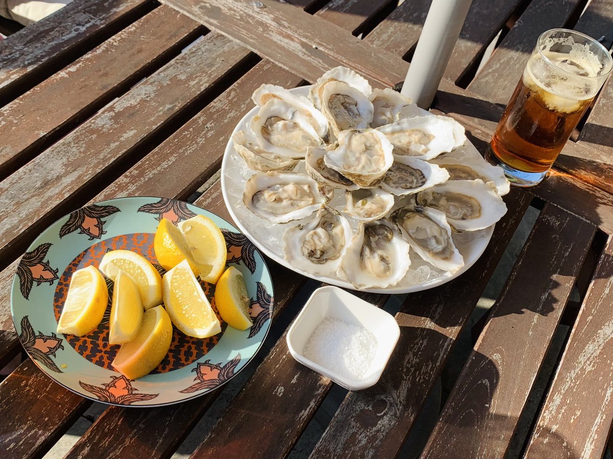 Sabrina_sama's tweet photo. Time it took me to clean and shuck 18 oysters: 1.5 hours.
Time it took me to dress and inhale 18 oysters: 15 minutes
.
.
.
#spring #springtime #nyc #brooklyn #brunch #oysters #lifeisgood #boujeeaesthetic https://t.co/vIBDYCeSIg