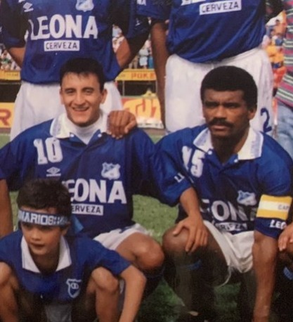LFutbolera18's tweet photo. Como en la registraduría. Fiel copia de la original.
 Umbro #10 manga corta
xl $90.000 pago por nequi  o daviplata 3228883377 envios a todo el país. 
#MadeInChircales #10añosLfutbolera18 #UmbroMillonarios1995 https://t.co/jPJBGQacm6