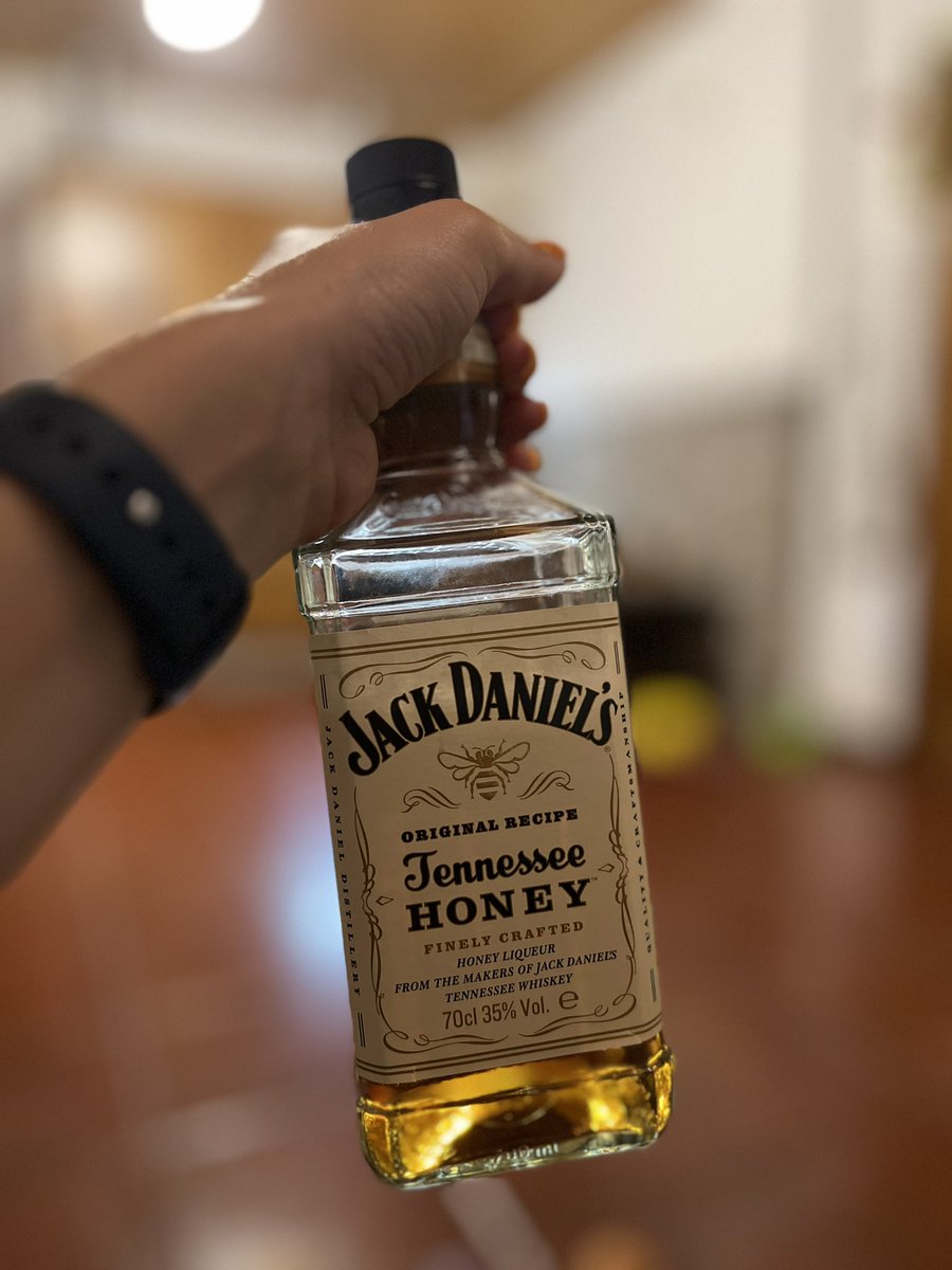 kira_charm's tweet photo. Long live the day off 🥃🤘🏻🎉🔥 https://t.co/6ocBfvGeQ3