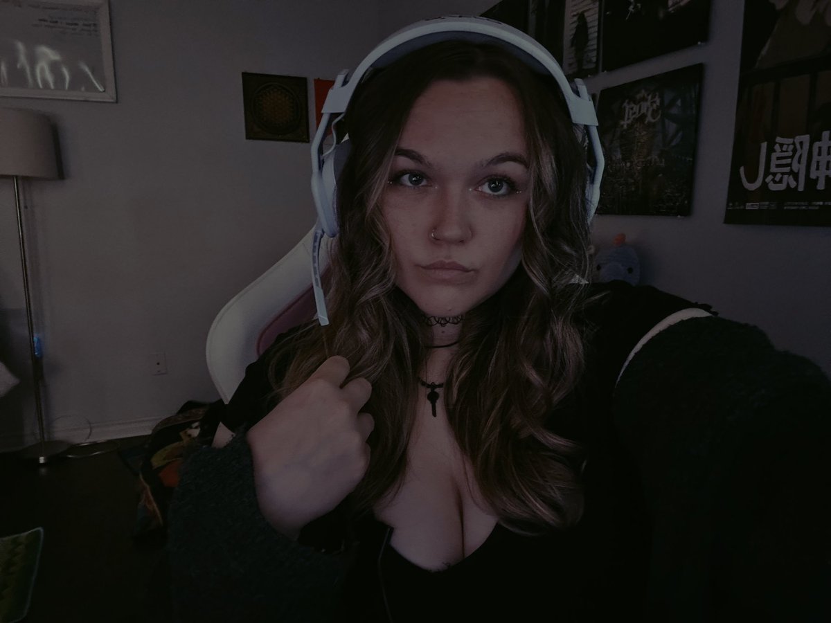 hellxne's tweet photo. Raid night with da guild! Come hangout and watch me die a bunch🥲 
#worldofwarcraft #twitch #TwitchAffliate #twitchstream #gaming #gamergirl 

https://t.co/rdeZbSoMGd https://t.co/m7aGOKUAYL