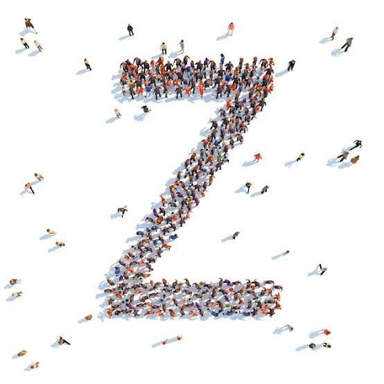 QGdoPOP's tweet image. 🚨 Especialistas alertam que é hora da Geração Z (nascidos em 1997 a 2010), pararem de ‘apodrecer em uma cama’ e irem fazer alguma coisa. 

"Antes eles mentiam aos pais para sair, agora eles mentem aos amigos para ficarem em casa.”